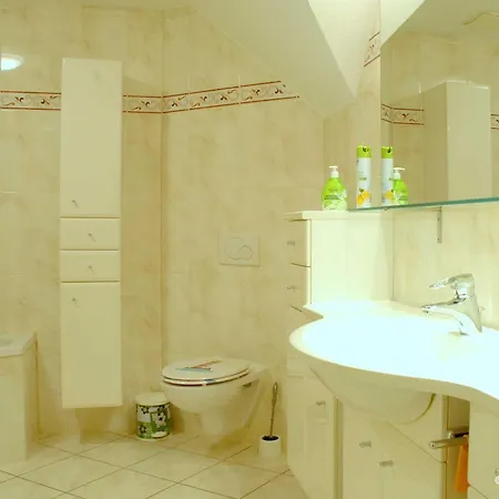 Uhlenhof 4 * Groß Zicker